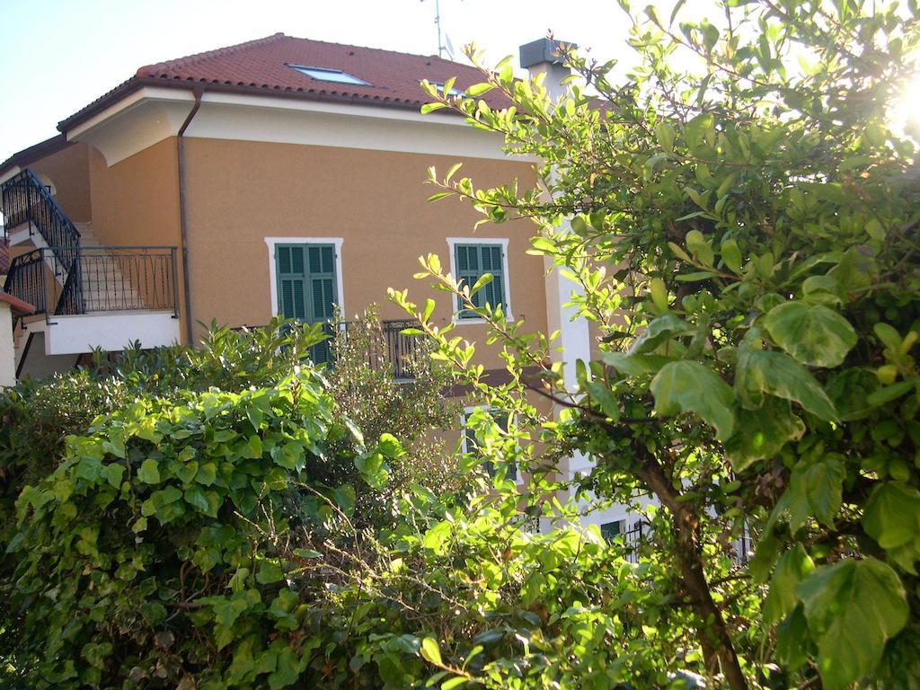 Les Bijoux Apartments Pietra Ligure Zimmer foto